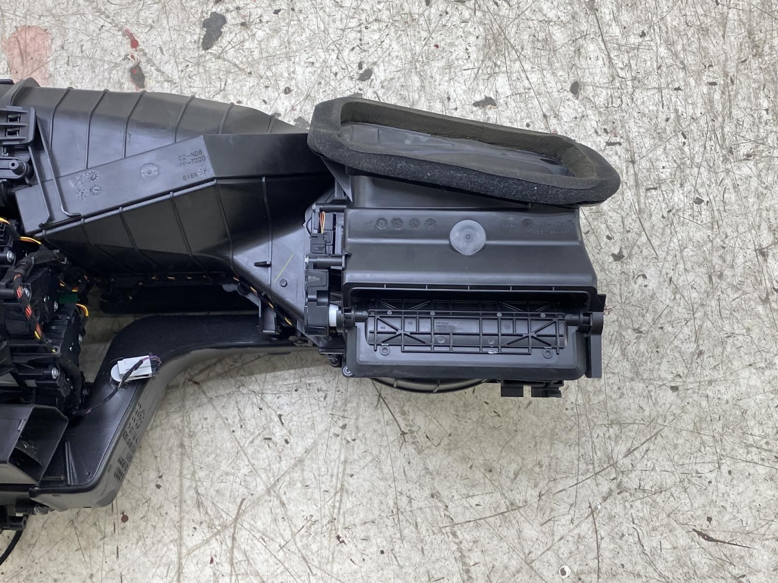 Bentley Mulsanne 2010-2020 Air conditioning unit P/N 3Y1820005B