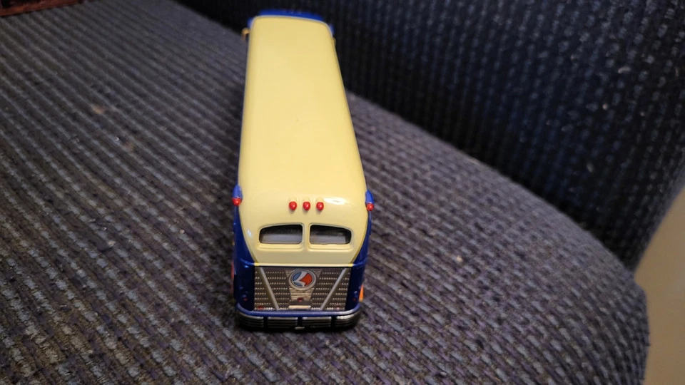 LIONEL,MTH,  LIONEL CITY BUS LINES BY CORGI - Image 4 of 4