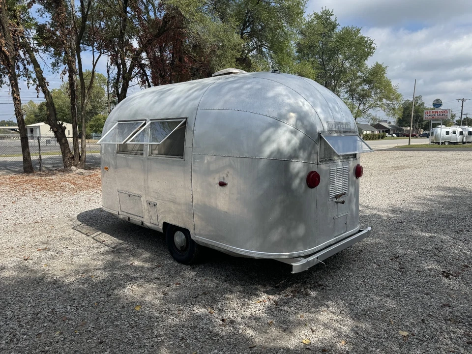 1963 Airstream Bambi / VINTAGE ORIGINAL / MINT CONDITION / READY TO CAMP / RARE - Image 4 of 4