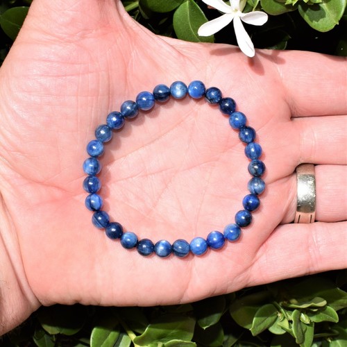 CHARGED Premium Blue Kyanite 6mm Stretchy Bracelet + Baby Selenite Puffy Heart - Bild 6 von 8