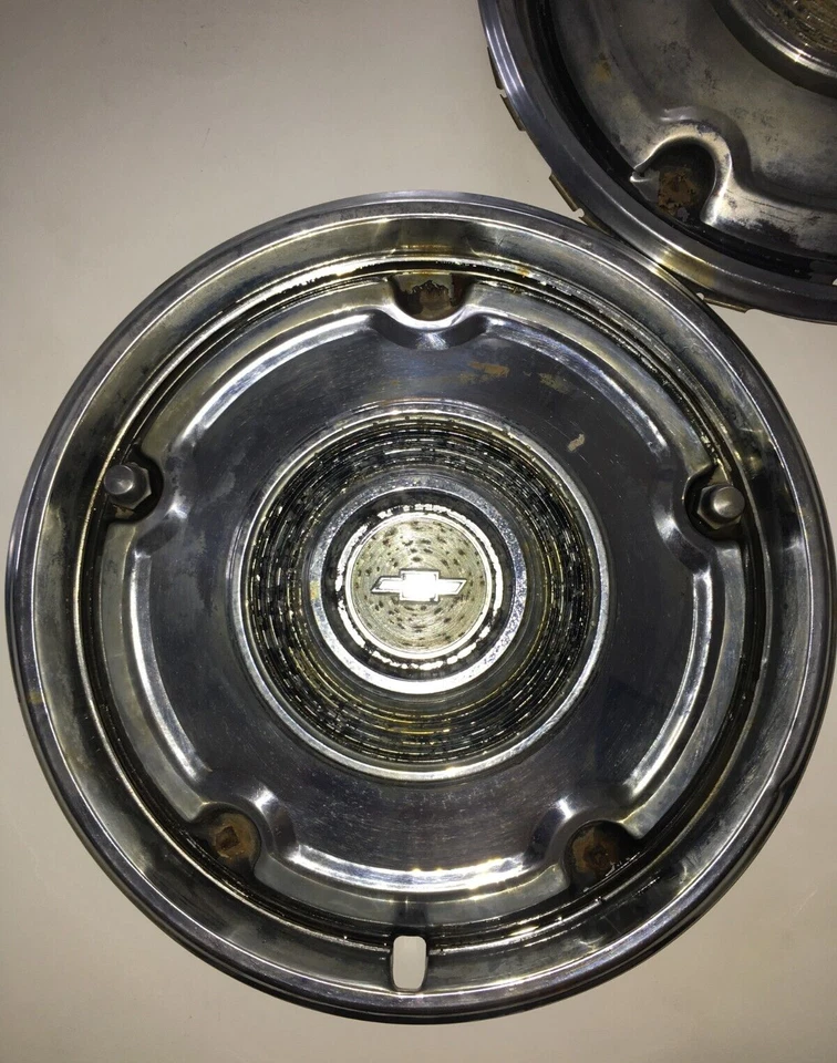 1969-1972 Chevrolet 15" Hubcaps Hub Caps Lot of 3 Blazer Suburban C10 Truck - Image 3 of 4