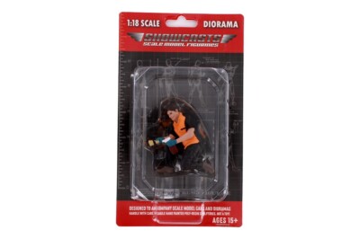 Wheel Cleaning Detail Masters Figure Showcasts American Diorama 18601 1:18 2.75''