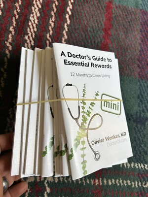 Pack Of 10 Mini book to A Doctor s Guide to Essential Rewards Young Living Oils