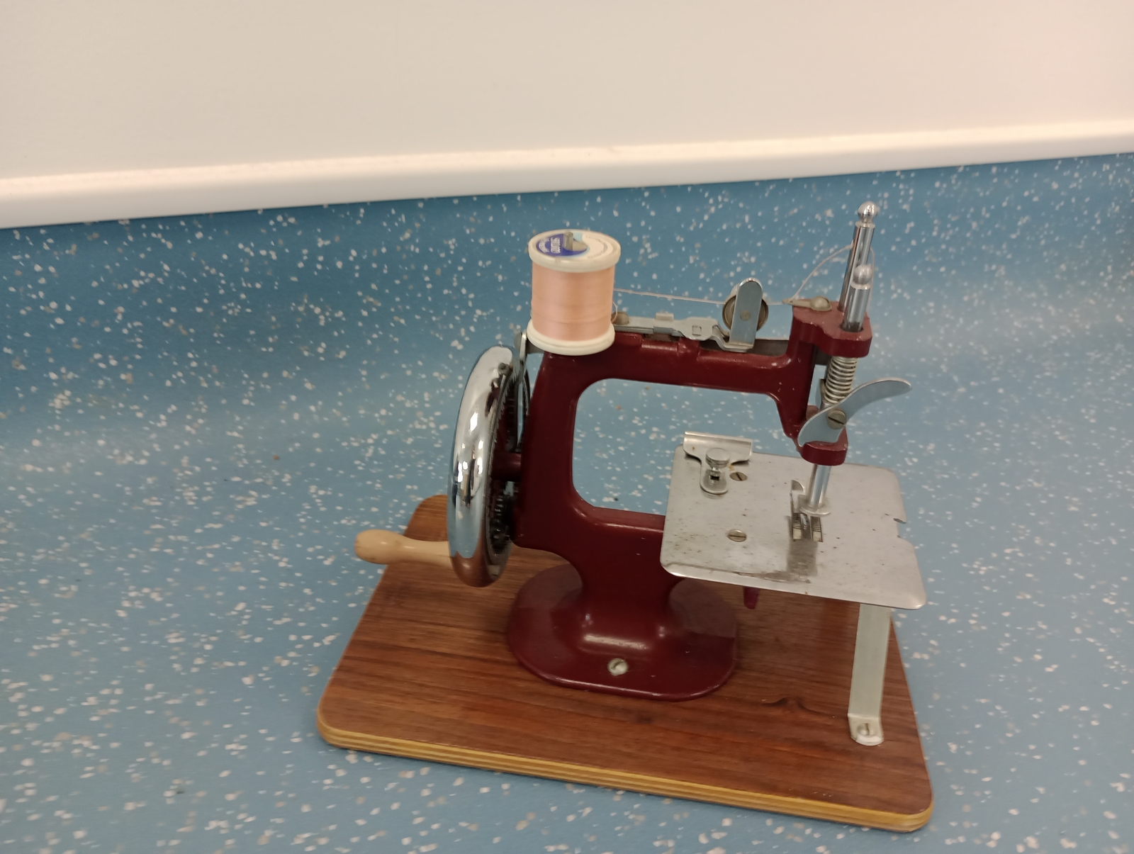 Essex Miniature Sewing Machine 1950s Original Case eBay