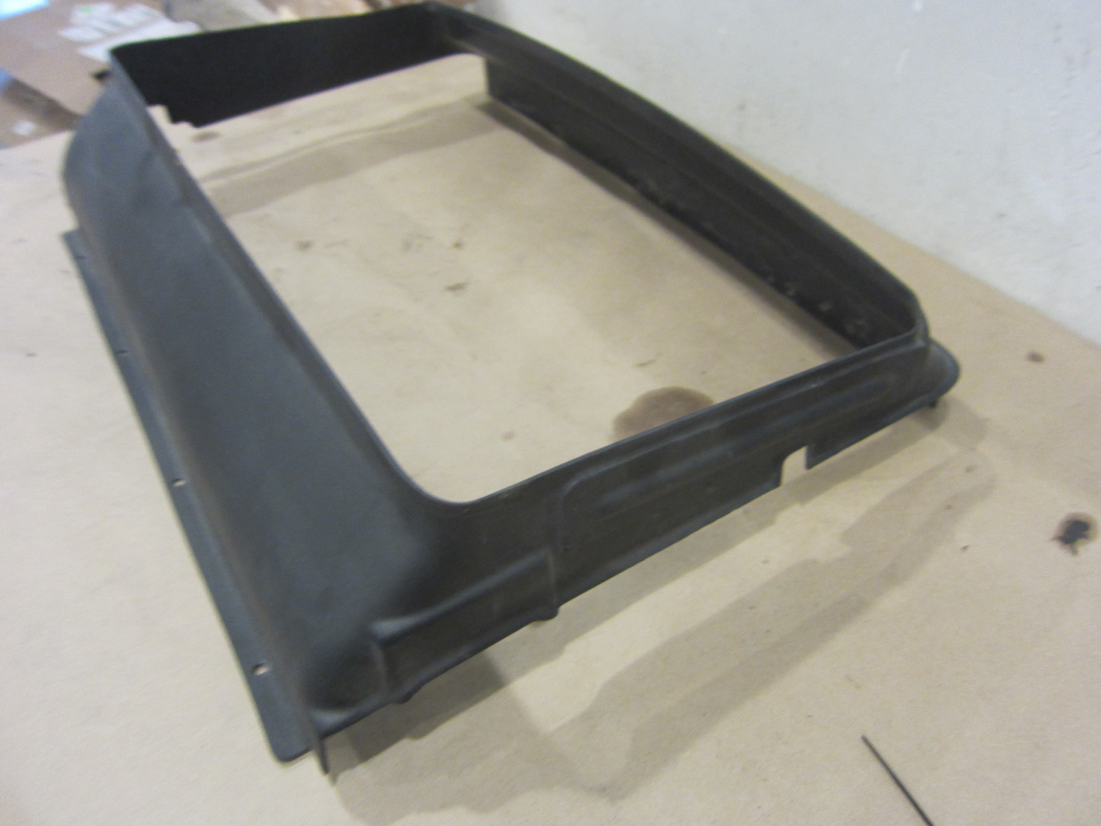Maserati 4200 Coupe/Spyder- Air Conveyor Duct For Radiator (USED) - P/N 199893
