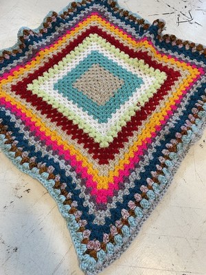 Vintage gehäkelte Granny Square Decke Überwurf 29'' x 29'' Mehrfarbig