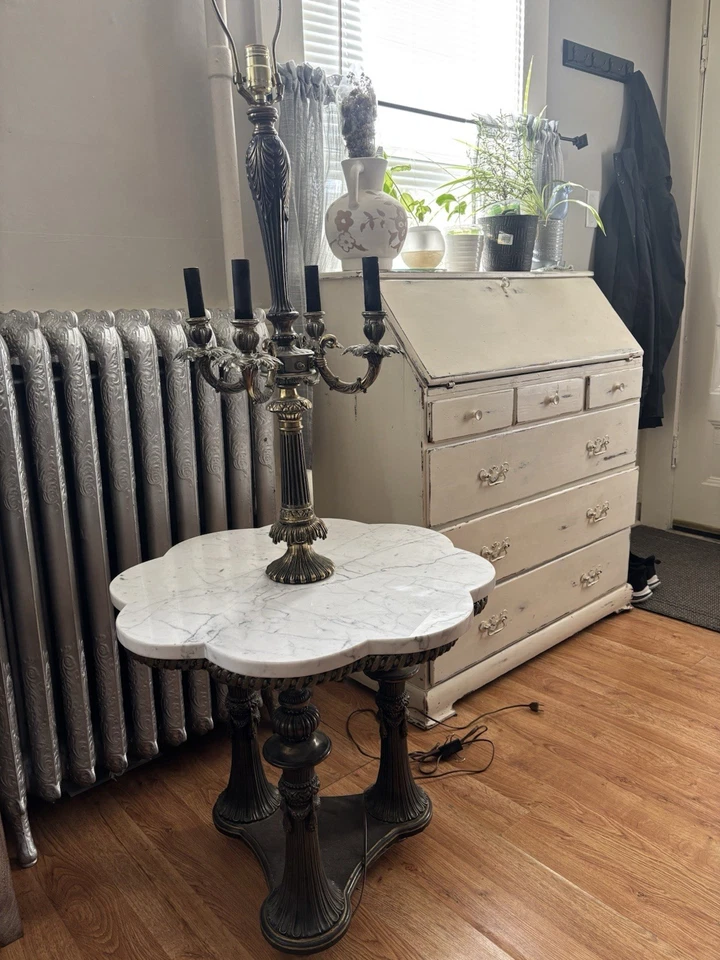 CandleBra vintage de latón macizo con mesa de mármol conectada Foto 3 de 4