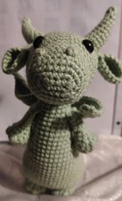 Amigurumi Drache stehend – ca. 18 cm groß – handgemacht Kuscheltier / Stofftier