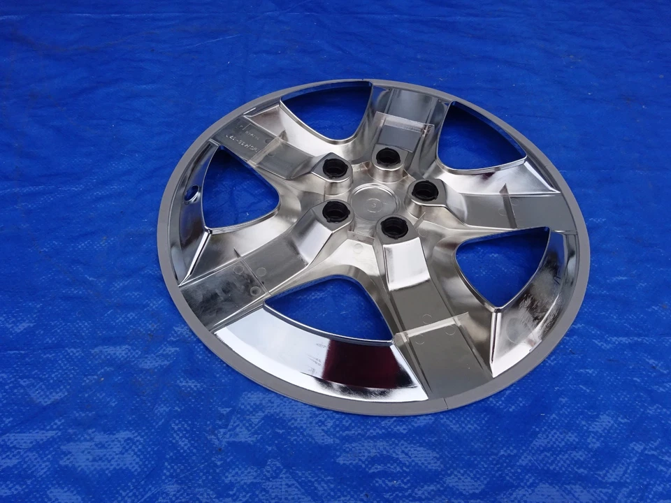 Tampa de roda 2008 - 2012 Chevrolet Malibu HHR 17" CROMADA #435 - Imagem 4 de 4