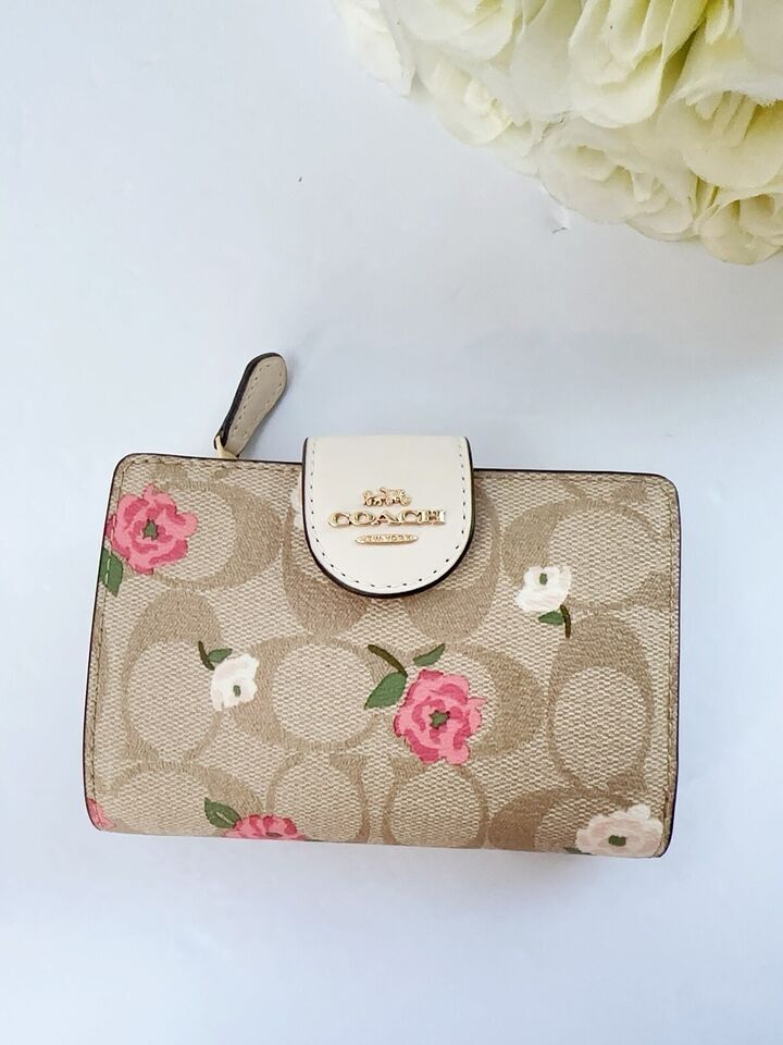 NWT Coach Medium Corner Zip Wallet In Signature With Floral Print