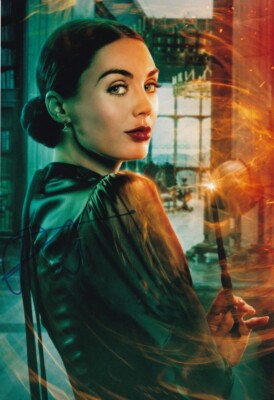 POPPY CORBY-TUECH signed Autogramm 20x30cm BEASTS POTTER in Person autograph COA