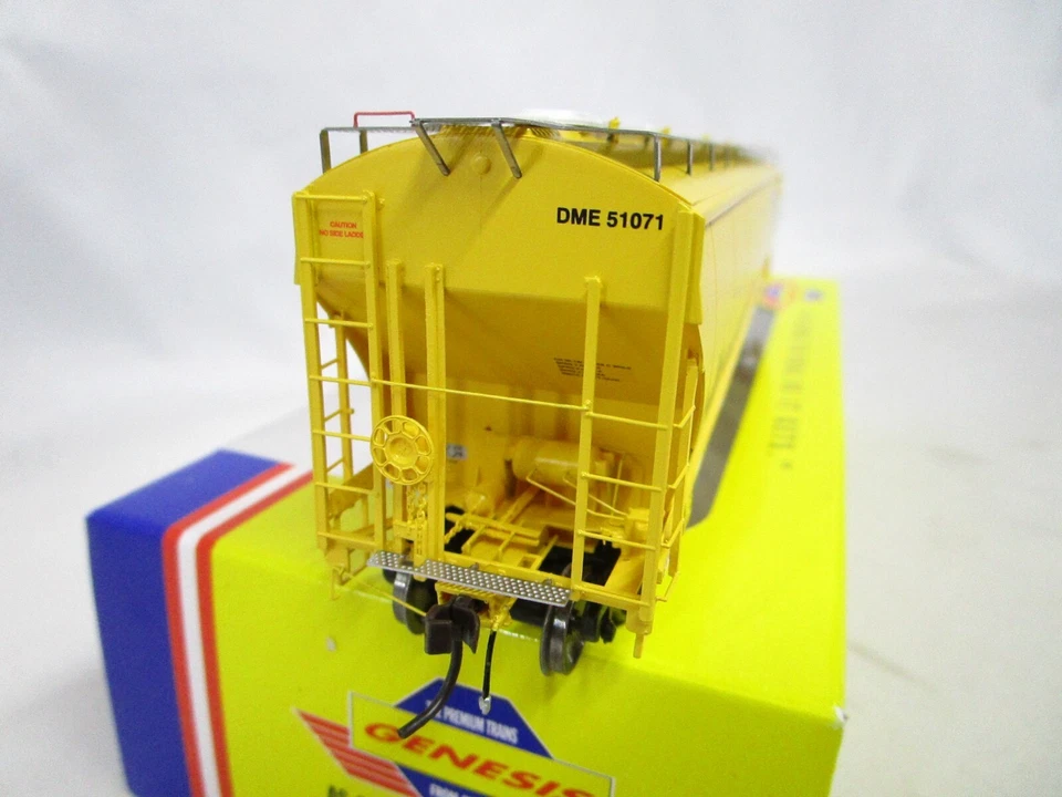 Athearn HO Scale DM&E Dakota Minnesota Eastern Trinity 5161 Covered Hopper NOS - Image 3 of 4