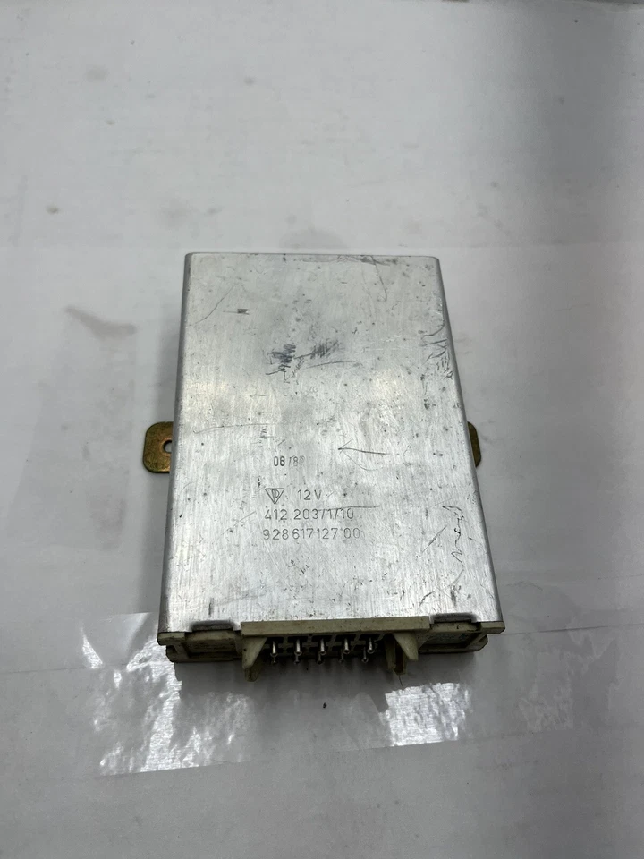 Unidad de control de crucero OEM 92861712700 Porsche 911 y 928 (1978-1987) Foto 2 de 4
