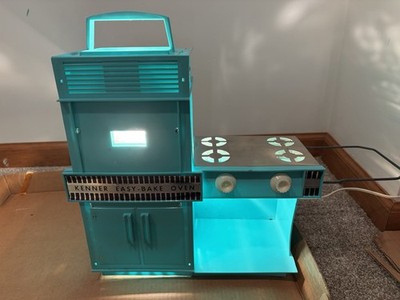 Kenner Vintage 1960s Easy-Bake Oven No. 1600 Turquoise/Blue Box Pans 