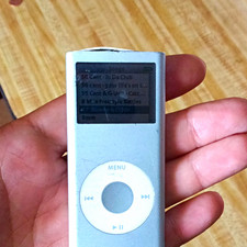 Apple iPod Nano 1st Gen 2GB Silver A1199 MP3 Media Player Dock Connector