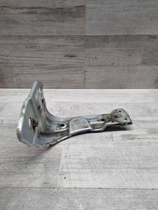 Volkswagen PASSAT B7 2011 Halterung Kotflügel 3AA821142 TNR11102