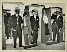 1962 Press Photo London street sweepers outfitted for ascot races by Louis King