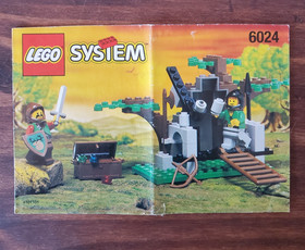 LEGO Castle: Bandit Ambush (6024) Used w/ Instructions. Great Condition. No Box