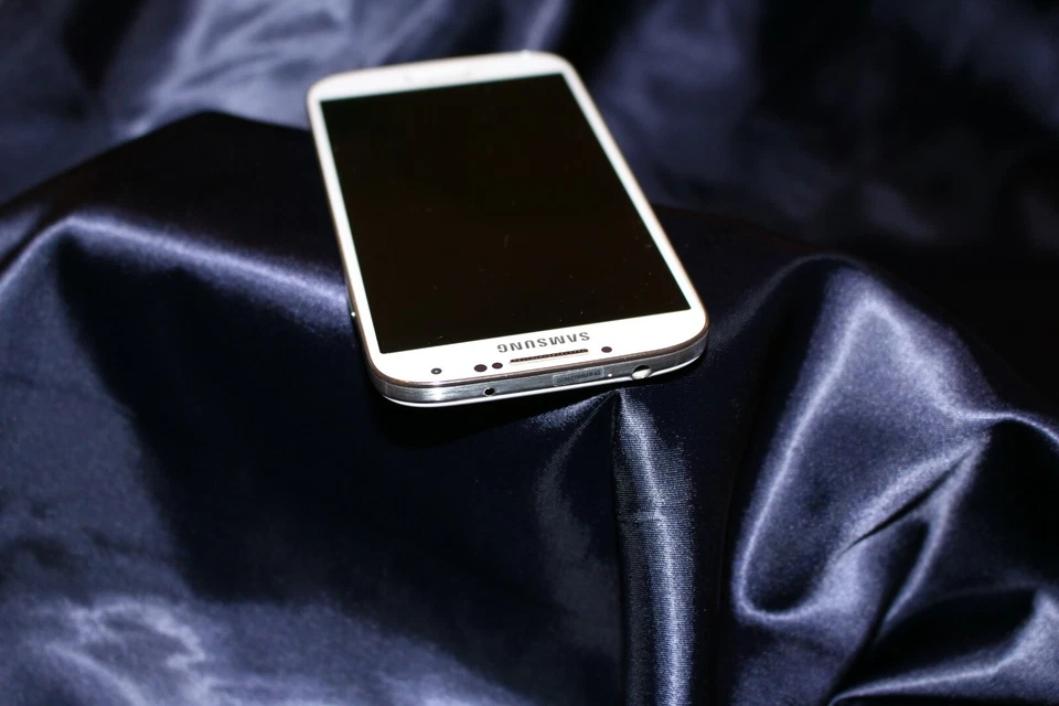 SAMSUNG S4 16GB AT&T Unlocked White Smartphone - Image 4 of 4