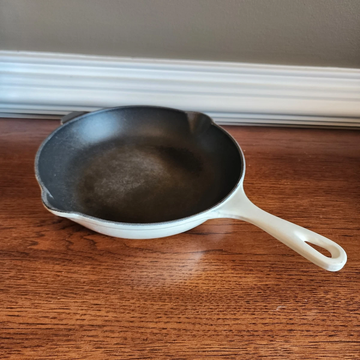 LE CREUSET 23 White Enameled Cast Iron Skillet 9” Fry Frying Pan France  Vintage