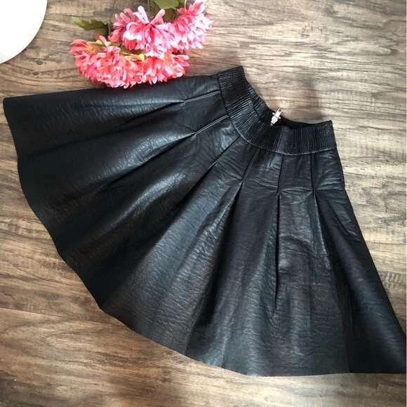 H&m black faux leather mini skirt sale