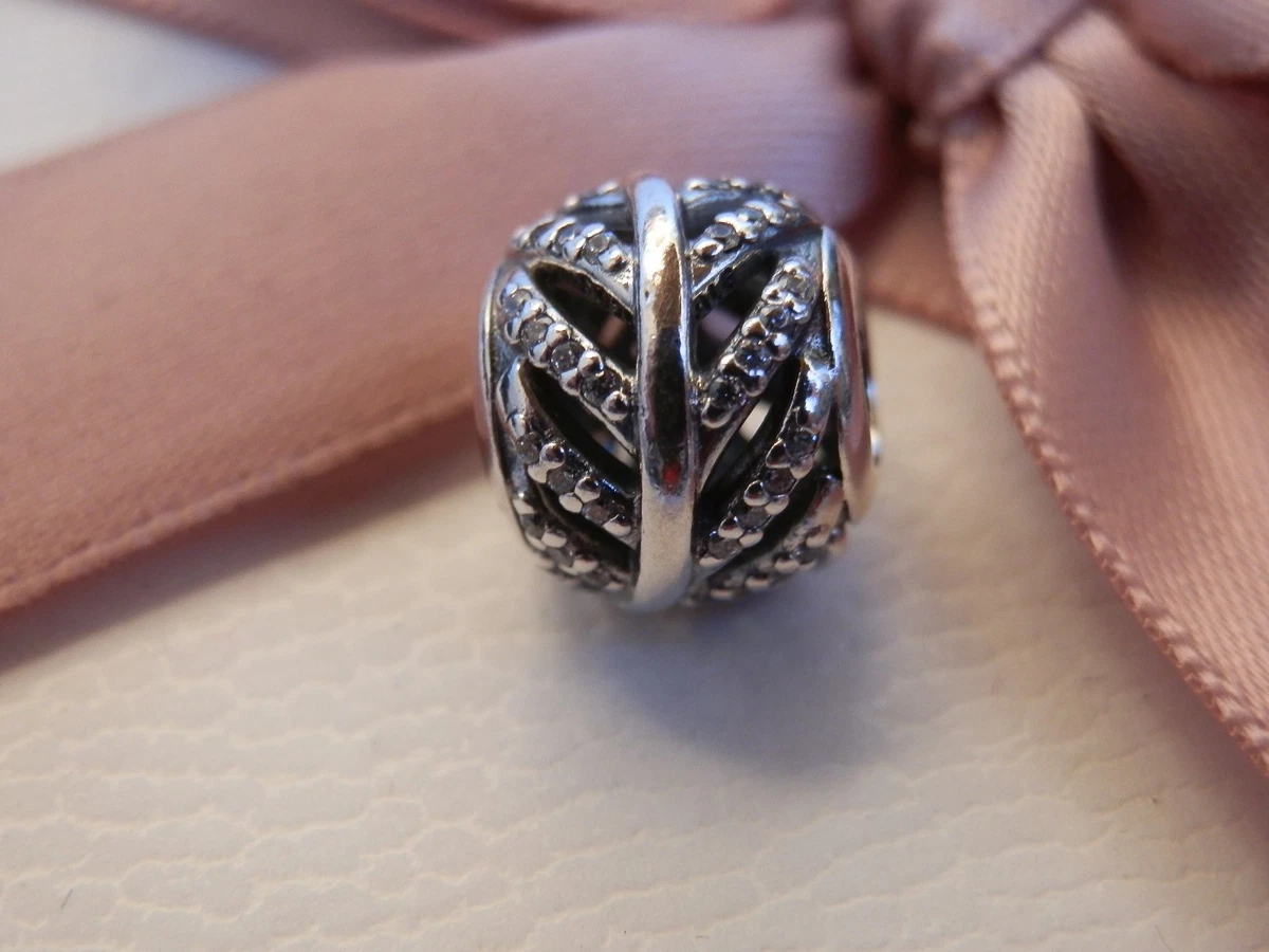 Pandora feather clearance charm uk