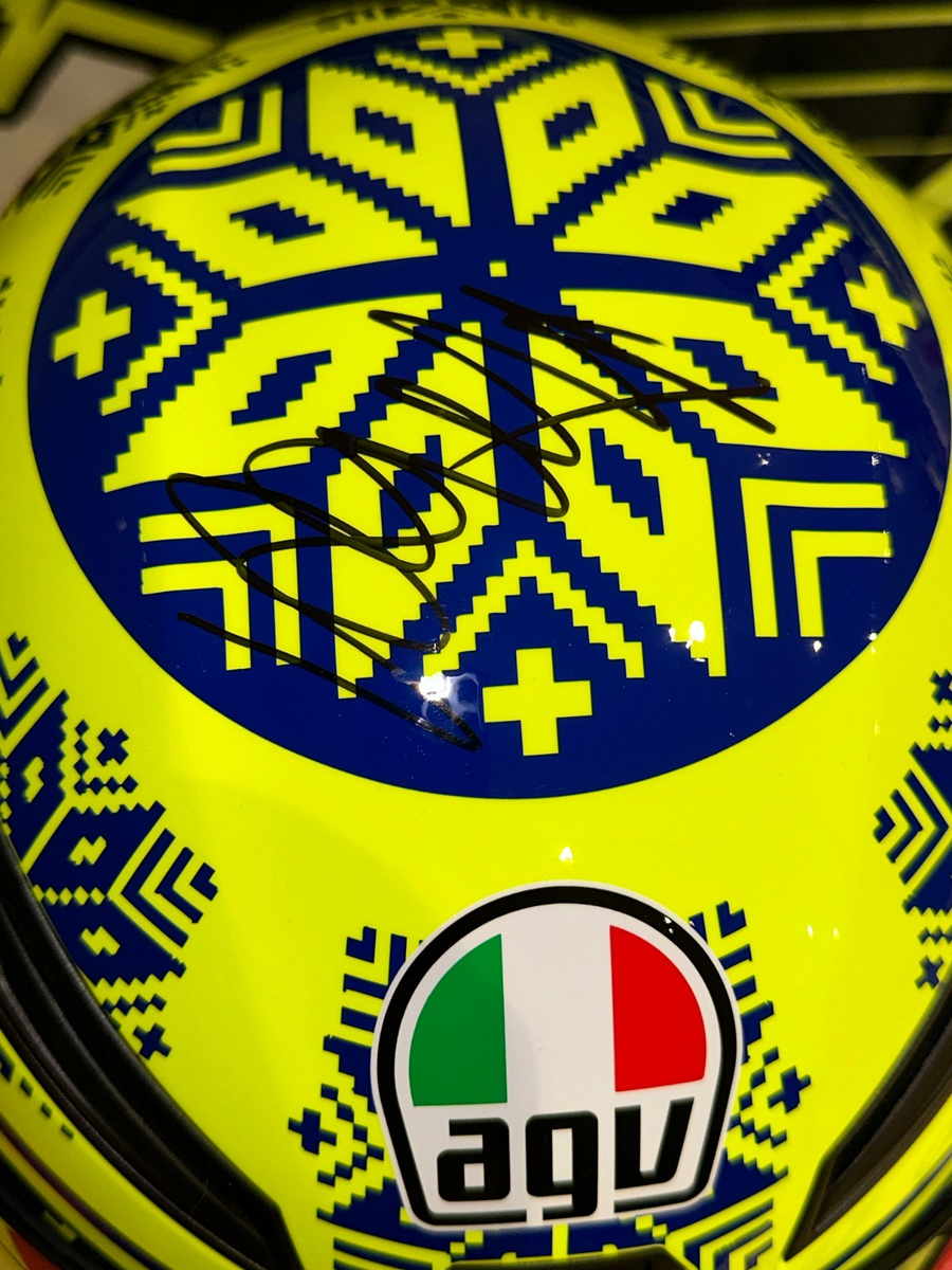 Valentino Rossi #46 signed 2015 AGV K-1 