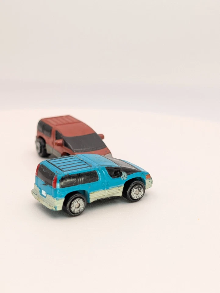 Micro Machines Pontiac Trans Sport Mini Van 1994 LGT Green & Maroon Lot Of 2 - Image 4 of 4