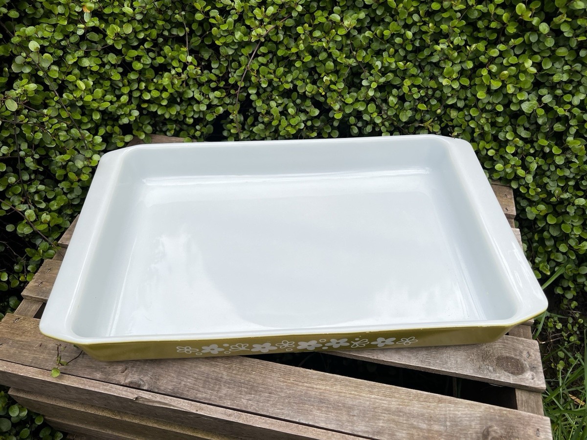 VTG PYREX #933 Crazy Daisy Spring Blossom Large Green Lasagna