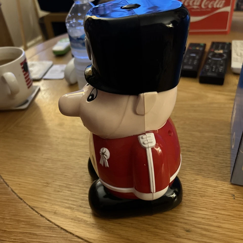 Beefeater Queens Parading Guard Retro Vintage Alarm Clock-Fully Working -Boxed - Image 4 of 4