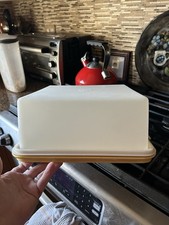 Tupperware Square Base Cake Carrier 1241-3  Harvest Gold  Portable  