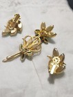 60'S RHINESTONE 3" FLOWER BROOCH & MAT. CLIP EARRINGS  — photo 3