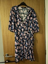 Women’s Floral Dress With Tie Belt 