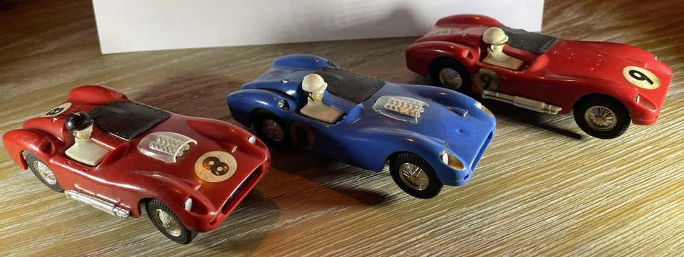 Circuit 24 réf 8312 - Ford GT 40 Metallisée Bleue Neuve en Boite