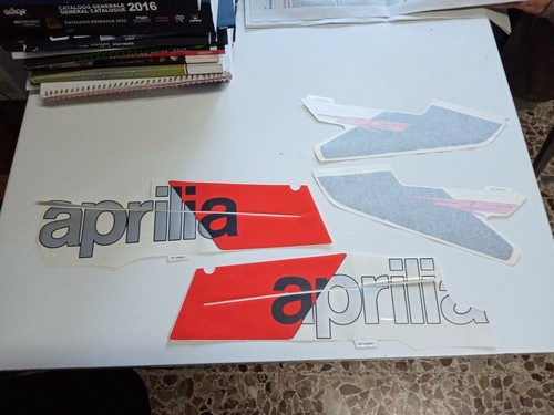 APRILIA AP8187001 KIT DECALCOMANIE CARENE NERO DIABLO APRILIA RS 50(2006-2010)  - Picture 2 of 2