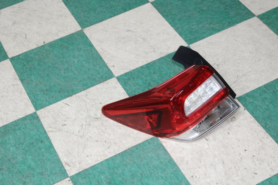 1819 XV Crosstrek Quarter Mounted Driver Side Left LH Taillight Tail