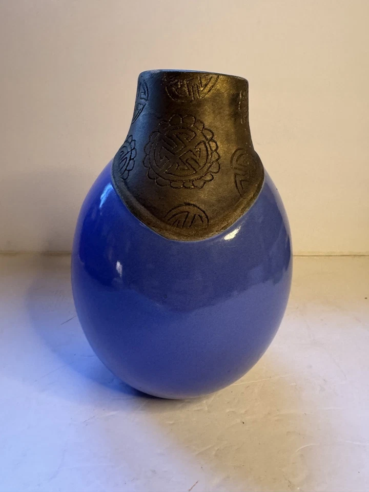 Jarrón de cerámica estilo oriental azul y dorado de 8" de alto Pier One Imports Foto 3 de 4