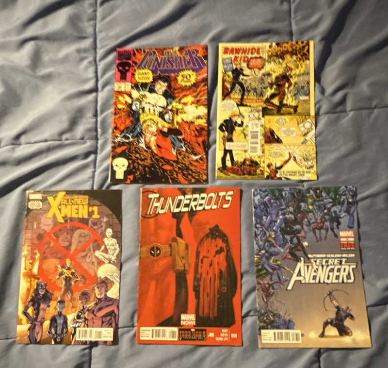 Marvel Comic Book Lot 5 The Punisher #50 + Variant Cover Deadpool Hawkeye