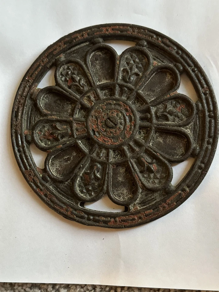 Grelha de piso giratória antiga ornamentada de ferro fundido registro de ventilação de aquecimento - Imagem 2 de 4