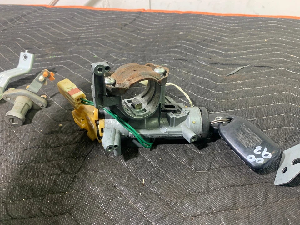 Mazda Miata 2004 OEM encendido puerta maletero cerradura llave juego ECU M/T BP7V 18 881D Foto 4 de 4