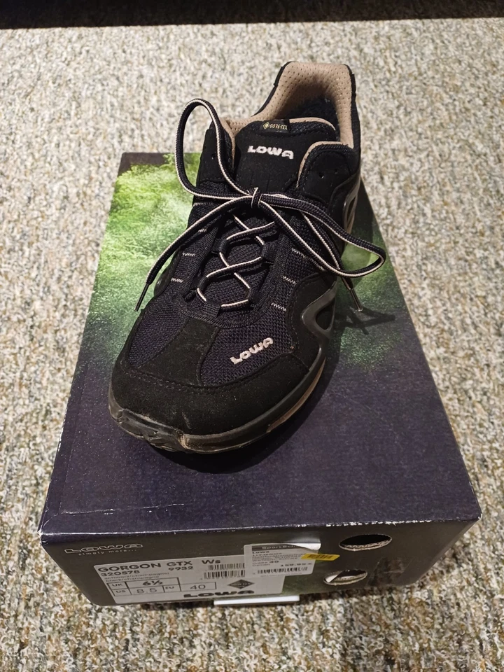 Lowa Gorgon GTX Wanderschuhe 40 Schwarz/Champagner