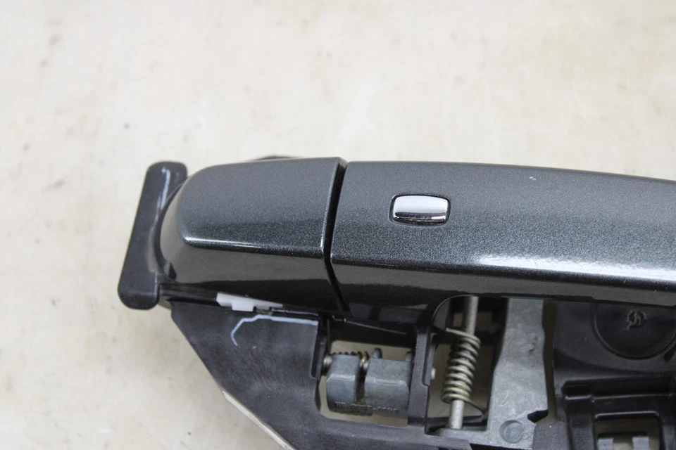 2016-2024 Chevrolet Camaro Right Exterior Door Handle OEM KQ74 - Image 3 of 4