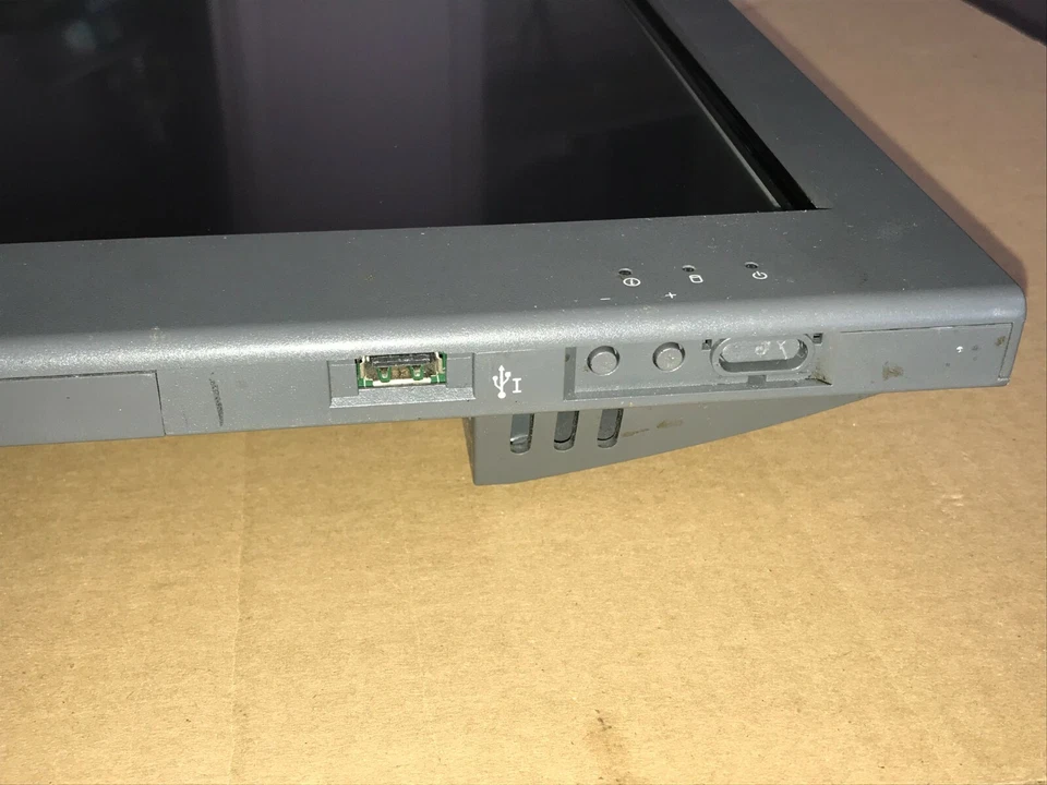 IBM Toshiba SurePOS 500 Series 4852 15" LCD Conjunto 7429989 Foto 2 de 4