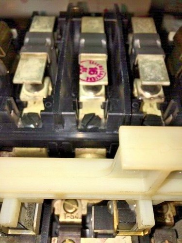 Arrancador de motor Gould / ITE A203E, 100 amperios, tamaño 3, 3 fases, bobina 110/120 V - Imagen 4 de 7