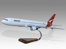 Boeing 767-300ER Qantas Desk Wood Airplane New Model Small Scale 1/150