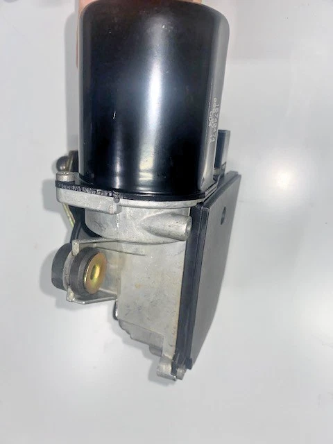 1990-1998 GENUINE GM FRONT WIPER MOTOR, NEW OEM PART, PART NUMBER 19151963 - Image 4 of 4