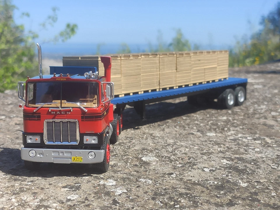 U.S Mack Serie F 1973 1:43 Camion Americano Truck Tir Altaya Semirimorchio - Immagine 2 di 4