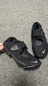 two toe nike shoes
