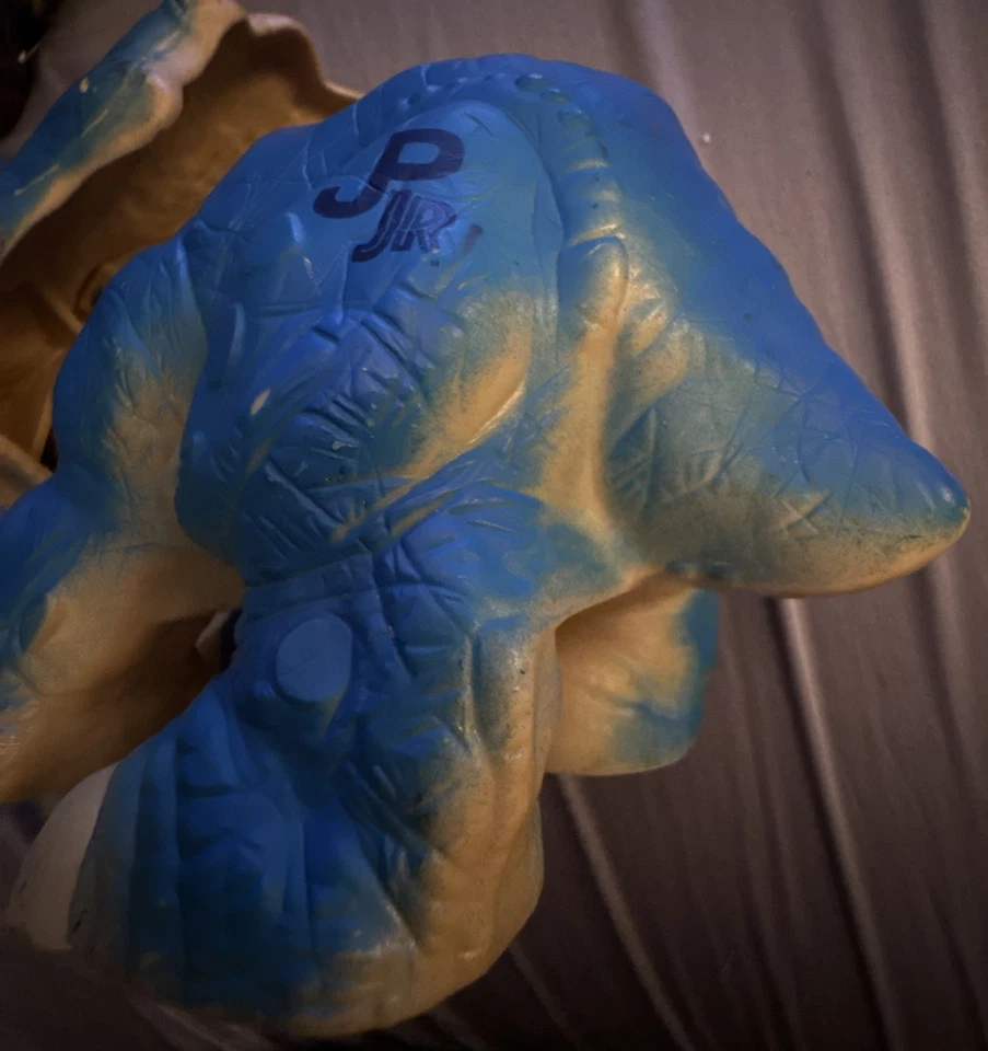 De colección Jurassic Park Jr Azul Triceratops Playskool Hasbro Dinosaurio Coleccionable. Foto 3 de 4