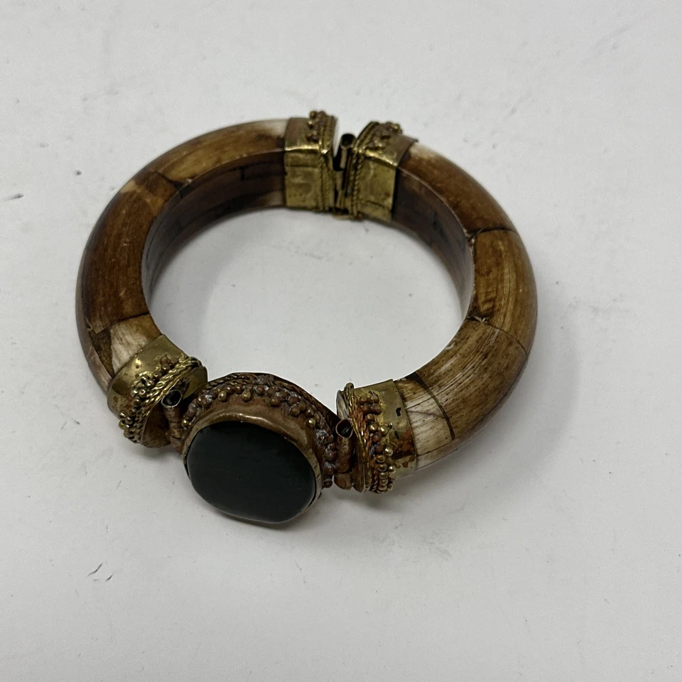 Vintage Bangle Bracelet Green Jade Stone Brown Bone Brass Hinge Clasp Jewelry - Image 2 of 4